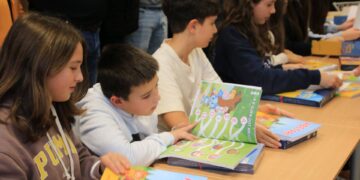 Albanischer Ergänzungsunterricht startet in Bamberg 13 Die Lehrbücher werden vom albanischen Generalkonsulat in
München gestellt. Quelle: Stadt Bamberg, Rebecca Ammon