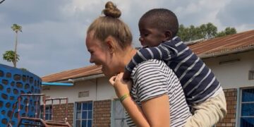 Foto von Johanna, die sich als Freiwillige in Tansania engagiert. Quelle: Stabstelle Weltkirche / Erzbistum Bamberg