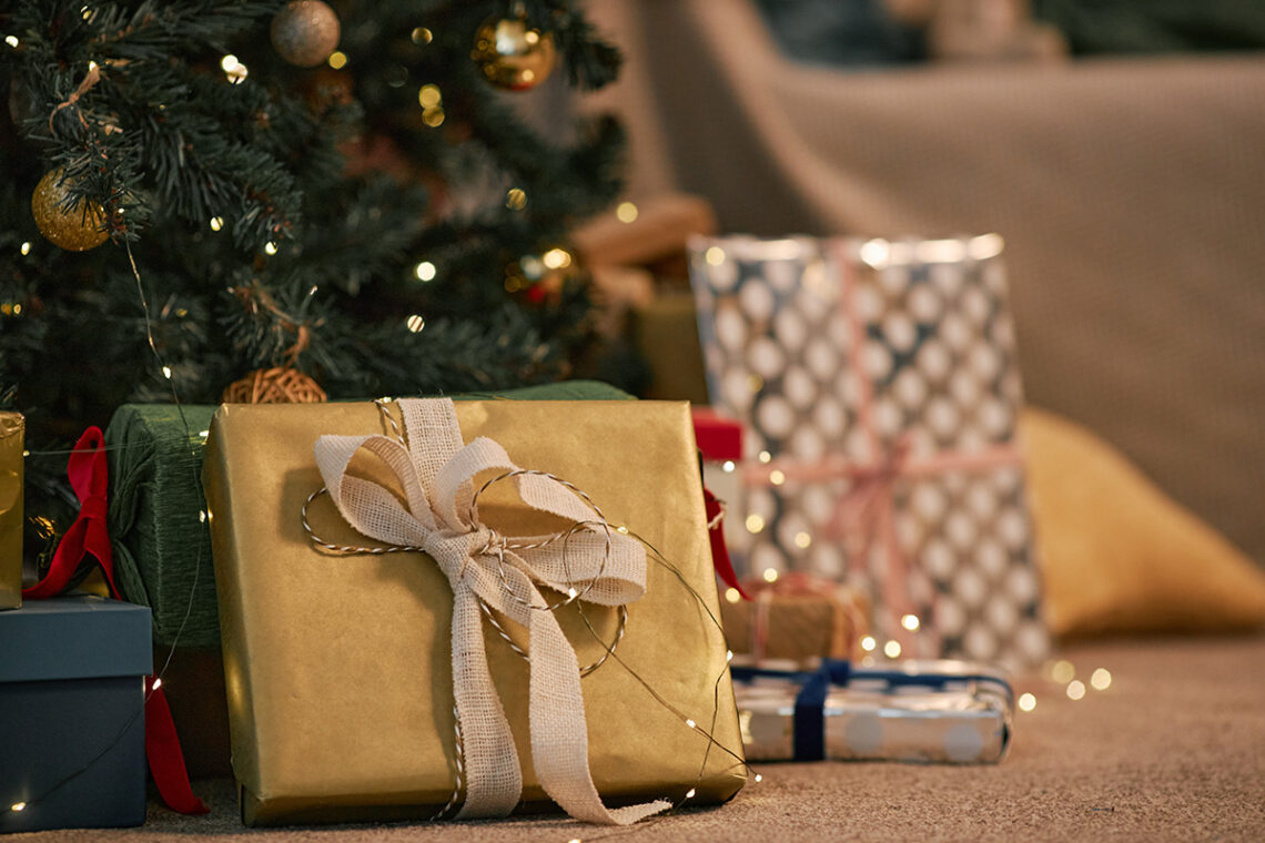 Uni Bamberg erforscht mittelalterliche Weihnachtsfreuden 10 Geschenke unterm Weihnachtsbaum | Foto: Shutterstock @SeventyFour