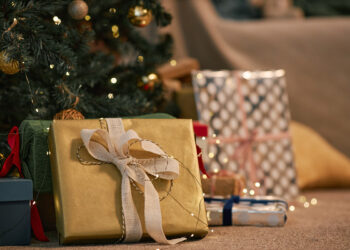 Uni Bamberg erforscht mittelalterliche Weihnachtsfreuden 11 Geschenke unterm Weihnachtsbaum | Foto: Shutterstock @SeventyFour