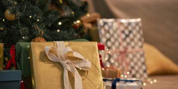 Uni Bamberg erforscht mittelalterliche Weihnachtsfreuden 16 Geschenke unterm Weihnachtsbaum | Foto: Shutterstock @SeventyFour