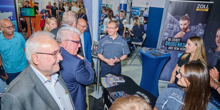 Bei der Ausbildungsmesse am 11. Juli haben Unternehmen die
Möglichkeit, sich als attraktiver Arbeitgeber zu präsentieren. Quelle: Stadtarchiv
Bamberg, Jürgen Schraudner