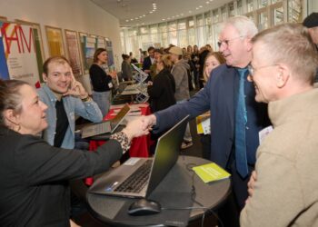Bei der Studienmesse am 28. Februar in der Konzerthalle
präsentieren sich rund 90 Ausstellende aus den Bereichen Hochschule, Unternehmen und
Institutionen. Quelle: Stadtarchiv Bamberg, Jürgen Schraudner
