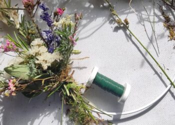 Kreative Naturwerkstatt im Bauernmuseum Bamberg Land 14 Flowerhoop binden (Quelle: Birgit Gohlke)