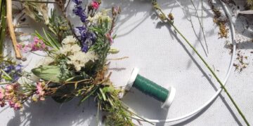 Kreative Naturwerkstatt im Bauernmuseum Bamberg Land 12 Flowerhoop binden (Quelle: Birgit Gohlke)