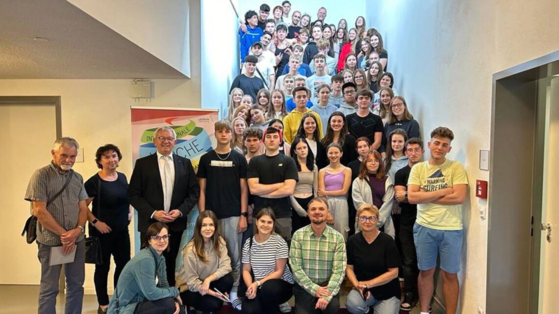 Jugendbegegnung aus dem Landkreis Bamberg erhält IPZ-Europapreis 10 Gruppenbild. Quelle: Landratsamt Bamberg