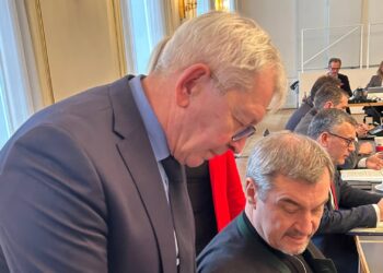 Landrat Kalb im Gespräch mit Ministerpräsident Söder (Quelle: Landratsamt Bamberg / Förtsch)