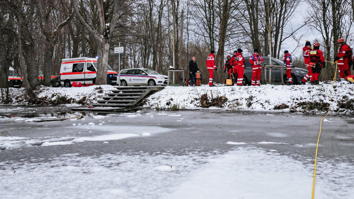 Am Jahnwehr im Bamberger Hain trainierte die Schnell Einsatz Gruppen der Wasserwacht Bamberg, Baunach und Strullendorf gestern den Ernstfall. Bildquelle: Wasserwacht Bamberg