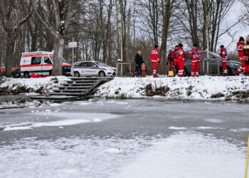 Am Jahnwehr im Bamberger Hain trainierte die Schnell Einsatz Gruppen der Wasserwacht Bamberg, Baunach und Strullendorf gestern den Ernstfall. Bildquelle: Wasserwacht Bamberg