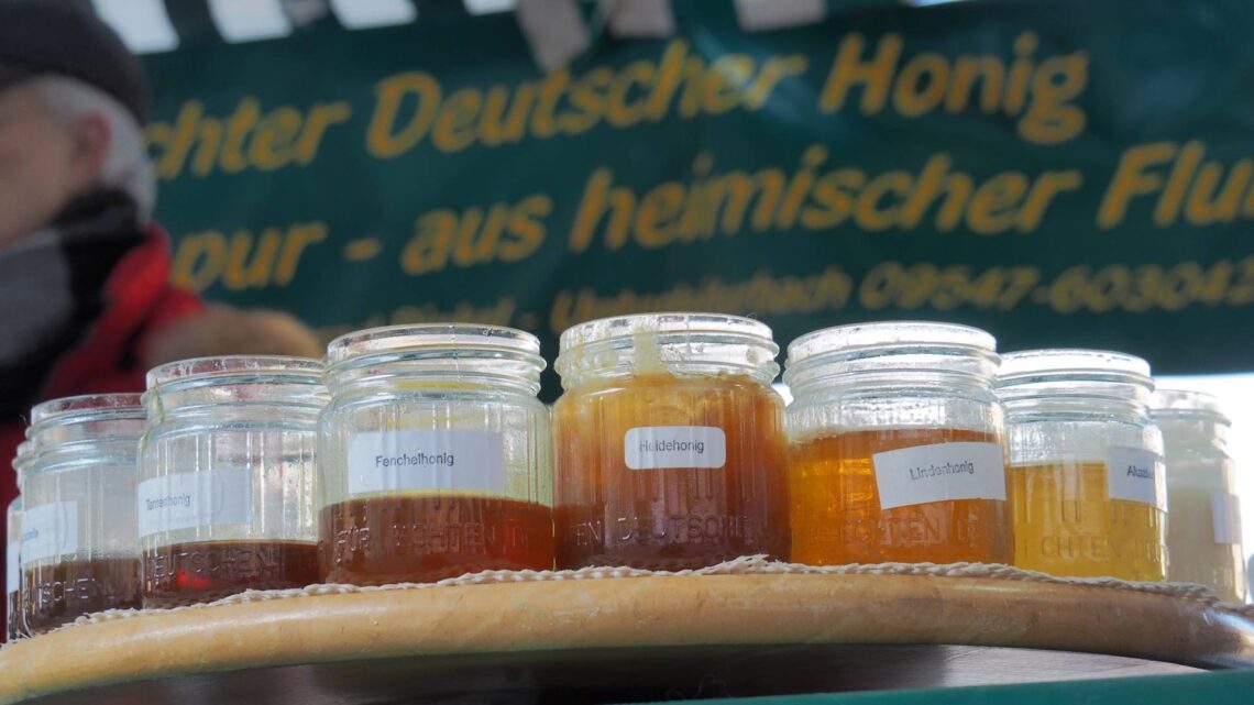 Am Faschingsdienstag findet von 7 bis 12 Uhr der traditionelle
Honigmarkt auf dem Maxplatz statt. Quelle: Stadt Bamberg