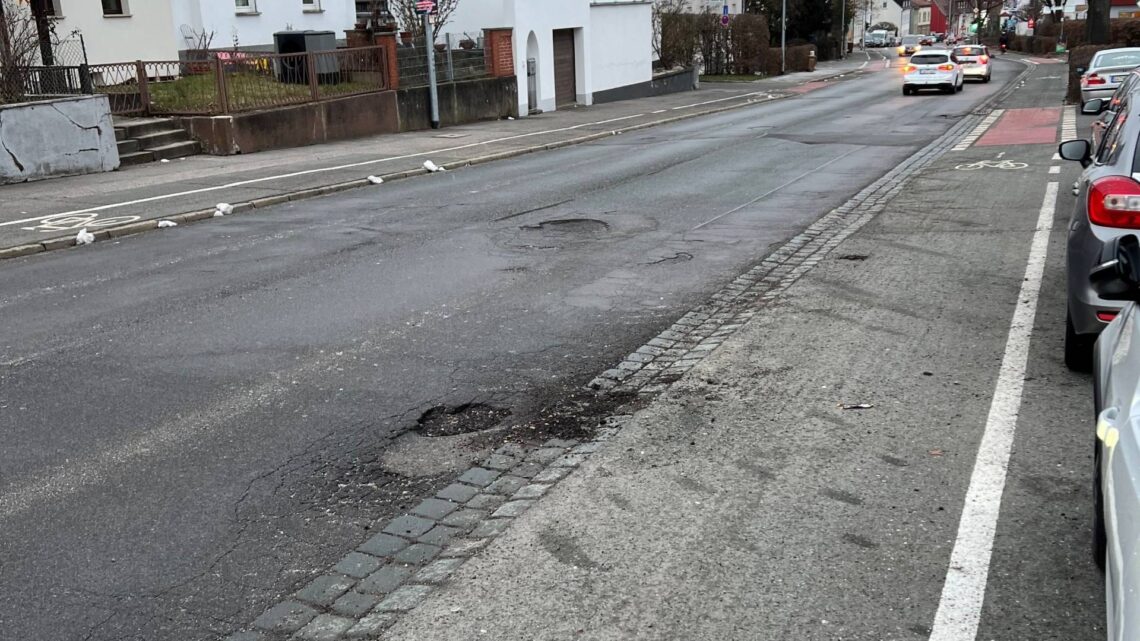 Durch die wechselhaften Wetterverhältnisse haben sich im Stadtgebiet viele Schlaglöcher gebildet. Die Straßen werden
nach und nach ausgebessert. Quelle: Bamberg Service