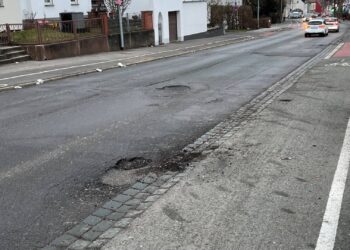 'Katastrophen-Winter' hinterlässt Spuren auf Bambergs Straßen 11 Durch die wechselhaften Wetterverhältnisse haben sich im Stadtgebiet viele Schlaglöcher gebildet. Die Straßen werden
nach und nach ausgebessert. Quelle: Bamberg Service