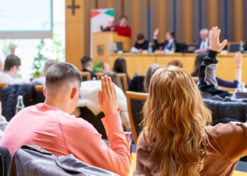 Jugendkreistag Bamberg beschließt Leitbild für demokratische Beteiligung 15 Abstimmung im Jugendkreistag (Symbolbild) (Quelle: Landratsamt Bamberg)
