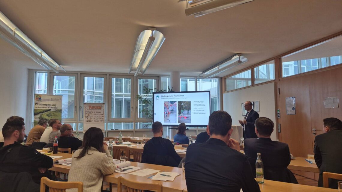 Fachvortrag zur Starkregen- und Hochwasservorsorge im Rahmen des Inhouse-Seminars. (Quelle: Landratsamt Bamberg/Rittmeier)