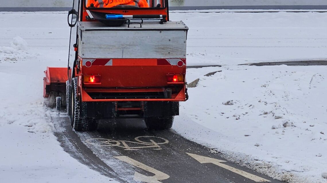 Winterdienst auf einem Radweg (Quelle: LRA Bamberg/Hammrich)