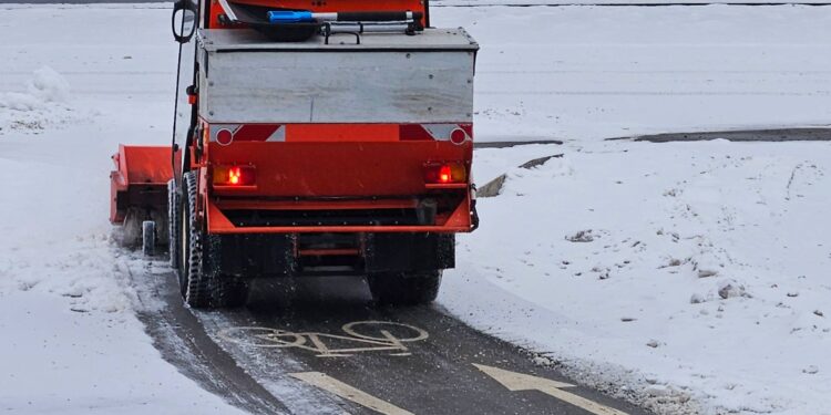 Winterdienst auf einem Radweg (Quelle: LRA Bamberg/Hammrich)
