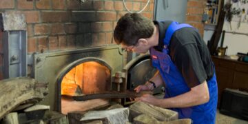 Bamberger Braukunst auf höchstem Niveau 13 Braumeister bei der Herstellung von Rauchbier. - Das flüssige Gold Bambergs.
© TV Franken_ Bamberg_Hub, Foto: Andreas Hub