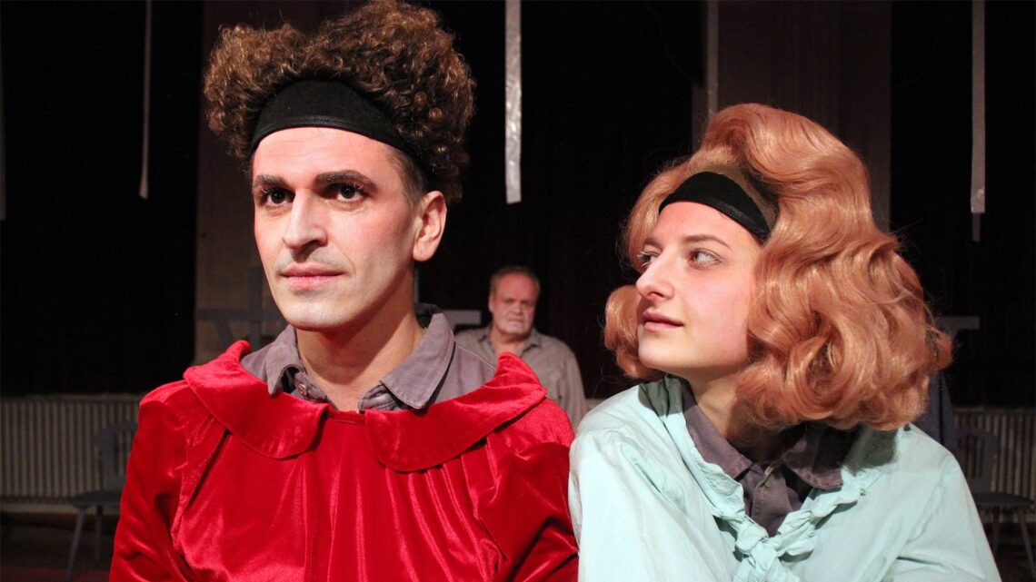 Frischs 'Andorra' eindrucksvoll auf Bambergs TiG-Bühne 10 Martin Habermeyer als Andri und Juliane Ulmer als Barblin in Max Frisch 'Andorra' des TiG. Quelle: Werner Lorenz