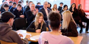 Schüler als Streitschlichter: Engagement mit Vorbildcharakter 12 Die neuen Streitschlichterinnen und Streitschlichter konnten ihre
erlernten Kompetenzen gleich anwenden. Quelle: Stadt Bamberg, Sonja Seufferth