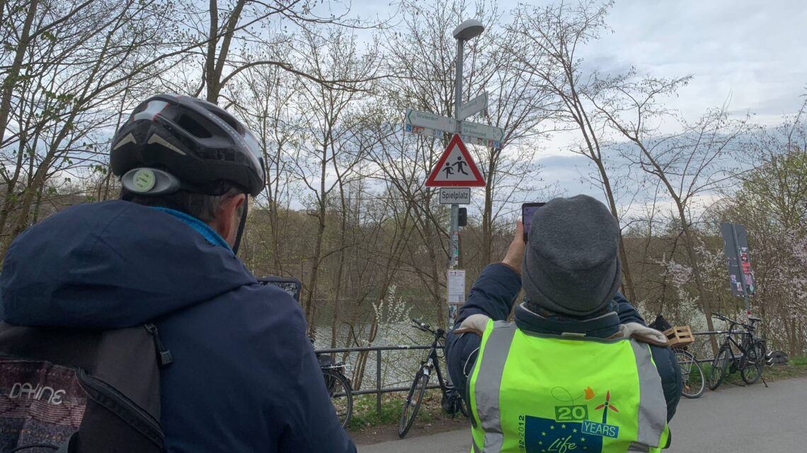Mängel an der Beschilderung des Radwegs wurden mittels App dokumentiert und in ein Geoinformationssystem eingepflegt. (Quelle: Flussparadies Franken e.V.)