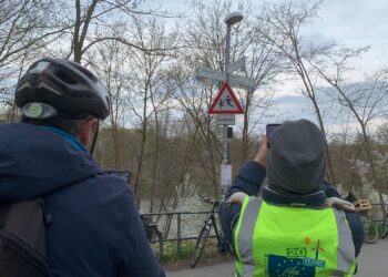 Bamberg testet App für besseren Radweg-Service 11 Mängel an der Beschilderung des Radwegs wurden mittels App dokumentiert und in ein Geoinformationssystem eingepflegt. (Quelle: Flussparadies Franken e.V.)