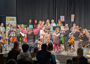 Ein Haus voll Musik begeistert in Bamberg 14 Beim 'Haus voll Musik' haben die Musikschülerinnen
und -schüler und das Publikum gleichermaßen Spaß. Quelle: Städtische Musikschule Bamberg
