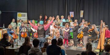 Ein Haus voll Musik begeistert in Bamberg 14 Beim 'Haus voll Musik' haben die Musikschülerinnen
und -schüler und das Publikum gleichermaßen Spaß. Quelle: Städtische Musikschule Bamberg