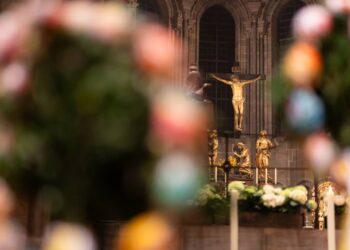 Bamberg: Ostern als kraftvolle Quelle der Hoffnung 18 Osternacht im Bamberger Dom, 31.03.2024. Quelle: Erzbistum Bamberg, Dominik Schreiner
