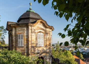 Kunst zwischen Himmel und Erde im Bamberger St. Michael 14 Die Ausstellung findet im Nord-Pavillon des Klostergartens von St.
Michael statt. / Foto: Bürgerspitalstiftung Bamberg, Lara Mülle