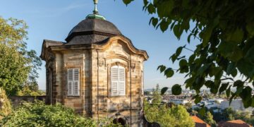 Kunst zwischen Himmel und Erde im Bamberger St. Michael 15 Die Ausstellung findet im Nord-Pavillon des Klostergartens von St.
Michael statt. / Foto: Bürgerspitalstiftung Bamberg, Lara Mülle