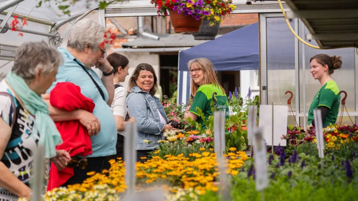 Die Besucherinnen und Besucher können wieder
entspannt durch die Gewächshäuer und über die Freiflächen flanieren.  Quelle: Stiftung Weltkulturerbe Bamberg, Lara Müller