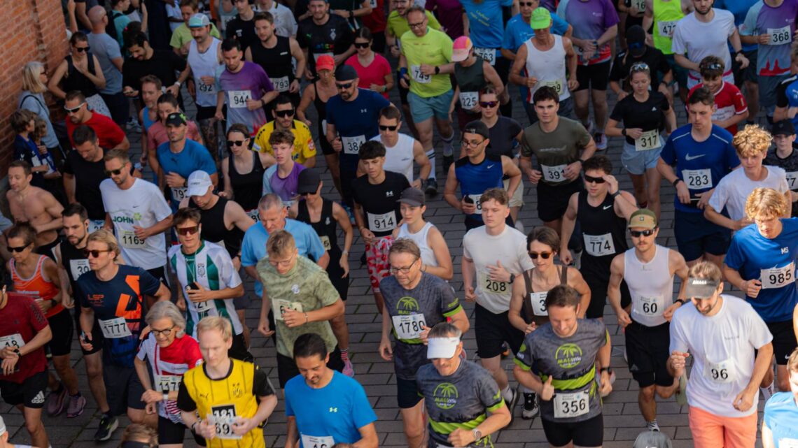 Auf geht’s: Anmeldung zum Uni-Lauf Bamberg gestartet 10 Hunderte gingen beim 10km-Lauf im vergangenen Jahr an den Start. Quelle: Elisabeth Miedl/Universität Bamberg