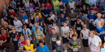 Auf geht’s: Anmeldung zum Uni-Lauf Bamberg gestartet 14 Hunderte gingen beim 10km-Lauf im vergangenen Jahr an den Start. Quelle: Elisabeth Miedl/Universität Bamberg