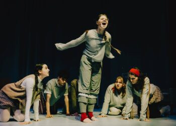 Das Mädchen mit der Pringlesdose – Ein Musical zwischen Schmerz, Ambivalenz und Musik 10 Das Mädchen mit der Pringlesdose. Quelle: Marian Lenhard