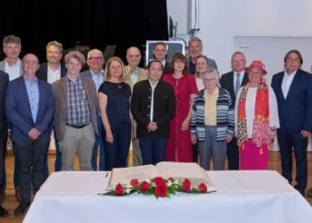 Abschied aus dem Stadtrat: Engagement für Bamberg gewürdigt 18 „Sie haben einen wichtigen Beitrag zum Gelingen unserer
Demokratie geleistet“: Die ausscheidenden Stadträtinnen und
Stadträte mit Oberbürgermeister Andreas Starke und den beiden
Bürgermeistern. Quelle: Stadtarchiv Bamberg, Jürgen Schraudner