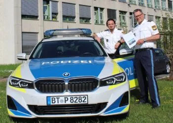 Landkreis Bamberg zählt weiter zu den sichersten Regionen 12 Bild der Dienststellenleitung der PI Bamberg-Land (links: Polizeihauptkommissar Oliver Strickroth, stellv. Dienststellenleiter; rechts: Polizeidirektor Alexander Streng, Dienststellenleiter). Quelle: Polizeiinspektion Bamberg-Land