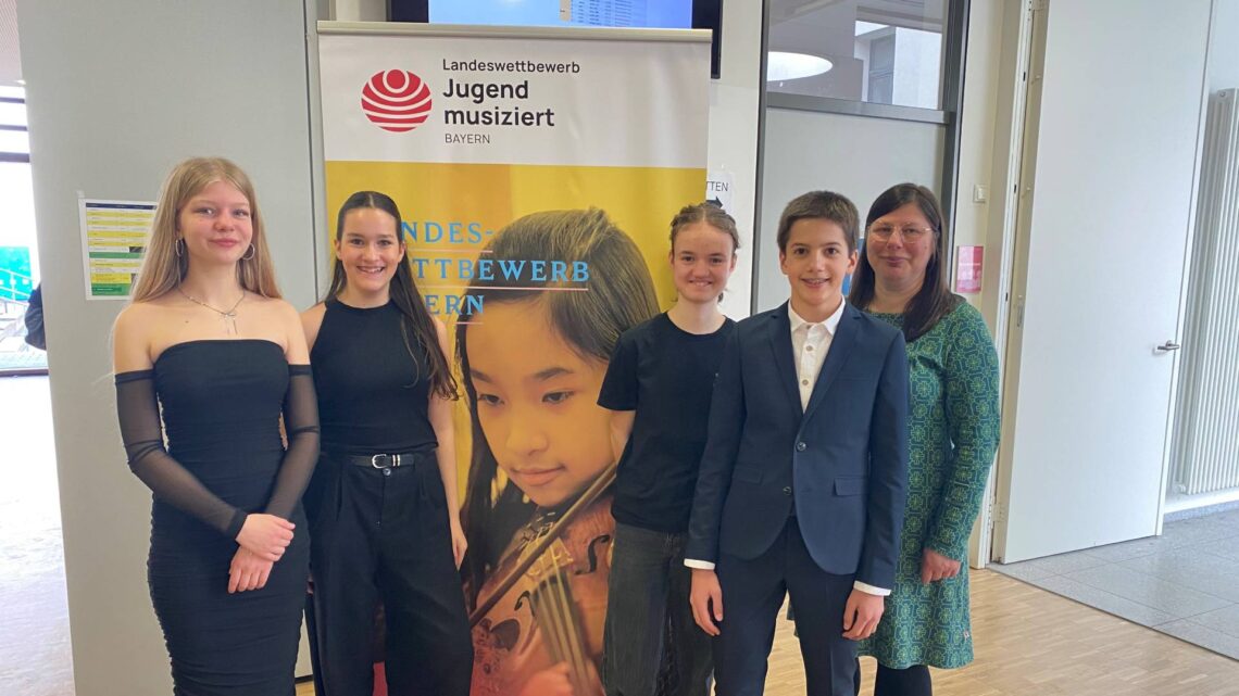 Jule Kröner und Luis Lehner, Gitarre (Pop) – Foto vom Preisträgerkonzert des Regionalwettbewerbs / Foto: Mathias Kröner