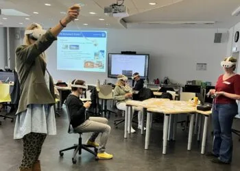 Digitale Bildung: Warum es mehr als Technik braucht 16 Zahlreiche Fortbildungsangebote für Lehrkräfte stehen Schulen auch über die Laufzeit von „lernen:digital“ hinaus kostenfrei in Online- und Präsenzformaten zur Verfügung. Quelle: Michelle Zirkel/DiSo-SGW