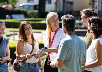 Mehr erleben mit der BAMBERGcard und dem BAMBERGcärdla 16 In der BAMBERGcard und dem BAMBERGcärdla sind zahlreiche Inklusivleistungen wie eine Stadtführung durch Bamberg enthalten. © Benni Lamm/BAMBERG Tourismus & Kongress Service