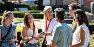 Mehr erleben mit der BAMBERGcard und dem BAMBERGcärdla 12 In der BAMBERGcard und dem BAMBERGcärdla sind zahlreiche Inklusivleistungen wie eine Stadtführung durch Bamberg enthalten. © Benni Lamm/BAMBERG Tourismus & Kongress Service