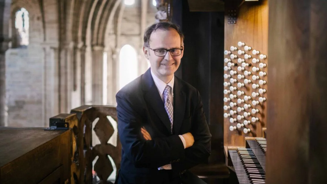 Domorganist Markus Willinger an der Orgel des Bamberger Doms. Quelle: Pressestelle Erzbistum Bamberg / Hendrik Steffens