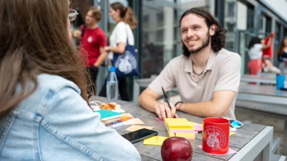 Studierende vergeben im aktuellen CHE-Ranking erneut Bestnoten für Studium und Lehre in BWL, VWL und Wirtschaftsinformatik an der Universität Bamberg. Quelle: Christian Martin/Universität Bamberg