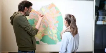 Bamberg plant die Zukunft der Stadtentwicklung 13 Bei einer Veranstaltung in der VHS Bamberg wurde
der Flächennutzungsplan mit integriertem Landschaftsplan intensiv
vorgestellt. Quelle: Stadt Bamberg, Sonja Seufferth