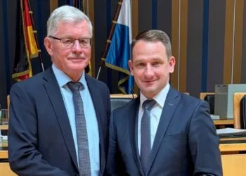 Kreistag Bamberg wählt Stellvertreter des Landrates 12 Landrat Johannes Maciejonczyk mit seinem Stellvertreter, Wolfgang Möhrlein (Quelle: Landratsamt Bamberg/Förtsch)