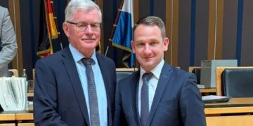 Kreistag Bamberg wählt Stellvertreter des Landrates 12 Landrat Johannes Maciejonczyk mit seinem Stellvertreter, Wolfgang Möhrlein (Quelle: Landratsamt Bamberg/Förtsch)