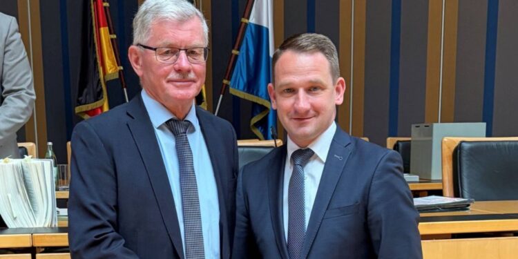 Landrat Johannes Maciejonczyk mit seinem Stellvertreter, Wolfgang Möhrlein (Quelle: Landratsamt Bamberg/Förtsch)