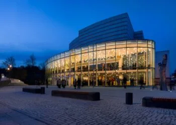 Bamberg lädt zu 'Hinter den Kulissen'-Führungen ein 14 Eine Hinter den Kulissen-Führung lädt dazu ein, die Konzert- und
Kongresshalle zu erkunden.
Foto: Peter Eberts
