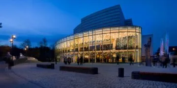 Bamberg lädt zu 'Hinter den Kulissen'-Führungen ein 12 Eine Hinter den Kulissen-Führung lädt dazu ein, die Konzert- und
Kongresshalle zu erkunden.
Foto: Peter Eberts