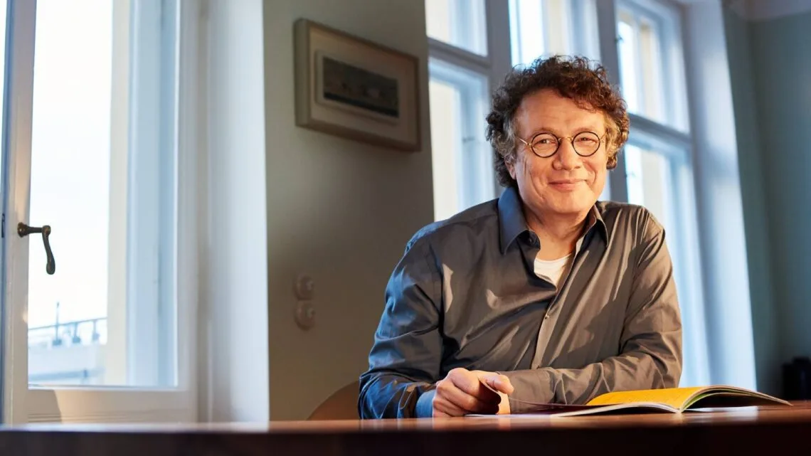 Der Schriftsteller Ingo Schulze übernimmt die
Poetikprofessur im Jahr 2026. Quelle: Gaby Gerster