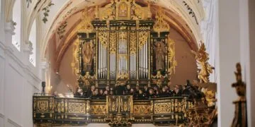 Bürgerfest am Bamberger Michaelsberg 13 Auch zur Sanierung der Orgel über dem Eingangsportal gibt es
umfangreiche Erklärungen. Quelle: Bürgerspitalstiftung Bamberg, Lara Müller
